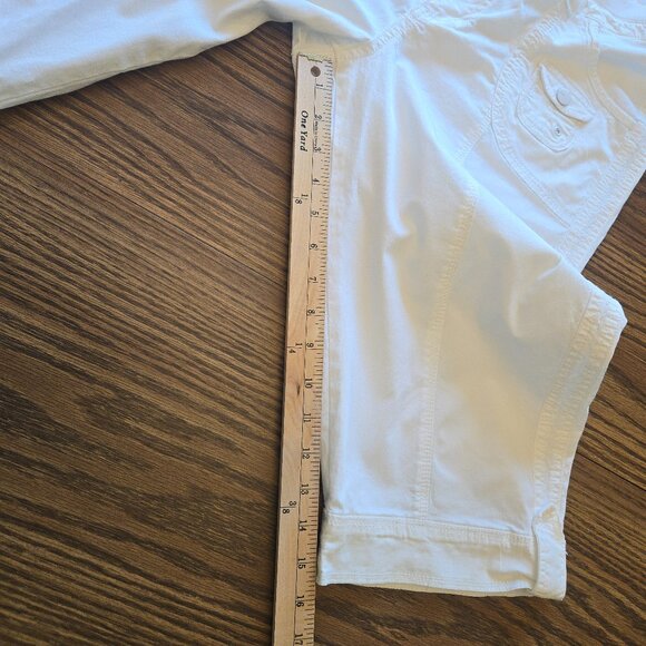 Lee Easy Fit White Skimmers - EUC - Size 12 - Relaxed Fit Waist - White - Picture 10 of 13